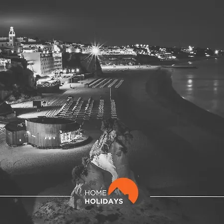 #005 Foxy B By Holidays