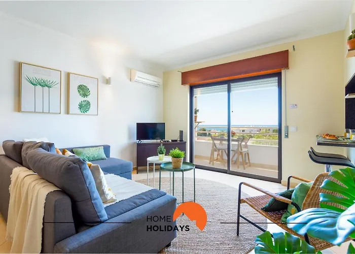 #005 Foxy B By Holidays