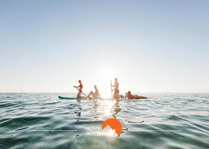 #005 Foxy B By Holidays