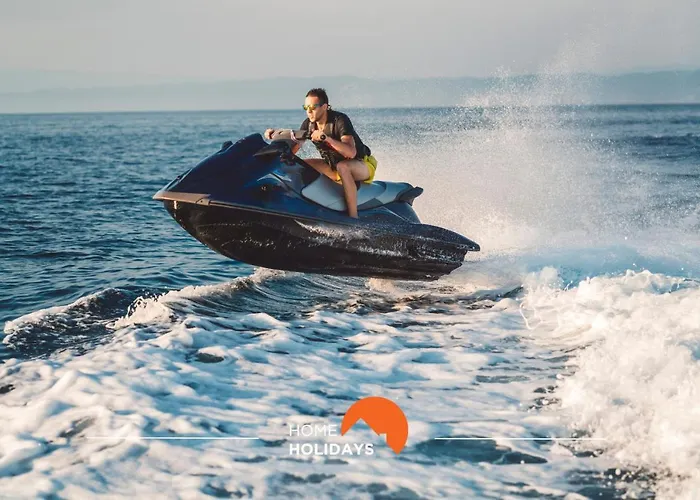 #005 Foxy B By Holidays *