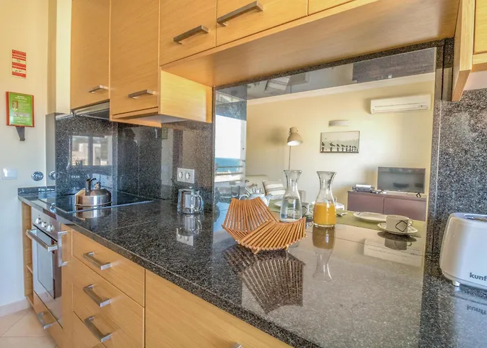 #005 Encosta Apartment Pool & Relax Area